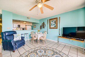 Bright Carolina Beach Condo: Public Beach On-site