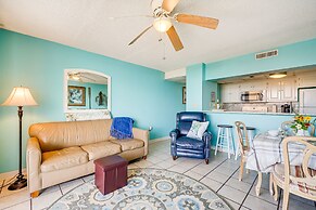 Bright Carolina Beach Condo: Public Beach On-site