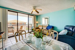 Bright Carolina Beach Condo: Public Beach On-site