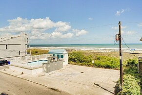 Bright Carolina Beach Condo: Public Beach On-site