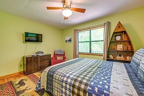 Mountain-view Robbinsville Cabin w/ Hot Tub!