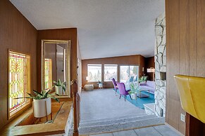 Colorful Lake Chelan Home w/ Saltwater Pool!