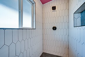 Colorful Lake Chelan Home w/ Saltwater Pool!