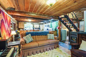 Cozy Elizabethtown Cabin w/ Fire Pit!