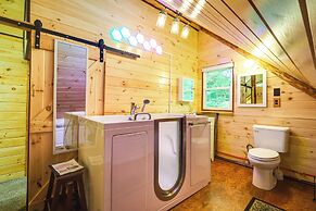 Cozy Elizabethtown Cabin w/ Fire Pit!