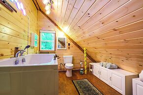 Cozy Elizabethtown Cabin w/ Fire Pit!
