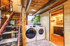 Cozy Elizabethtown Cabin w/ Fire Pit!