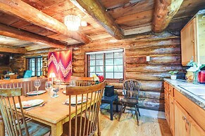 Cozy Elizabethtown Cabin w/ Fire Pit!