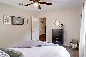 Roomy Houston Rental w/ Home Office & Private Pool