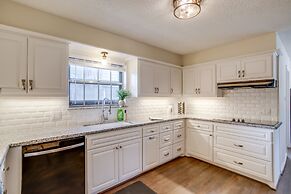 Roomy Houston Rental w/ Home Office & Private Pool