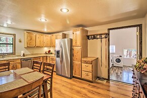 Deck & Grill: Pet-friendly Lakeside Cabin
