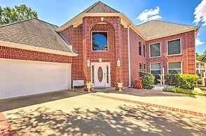Beautiful Montgomery Home w/ Lakefront Deck!