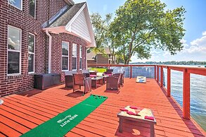 Beautiful Montgomery Home w/ Lakefront Deck!