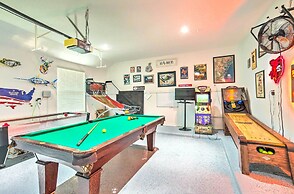 Beautiful Montgomery Home w/ Lakefront Deck!