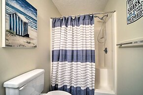 Oak Island Hideaway Hut ~ 1 Mi to Long Beach!