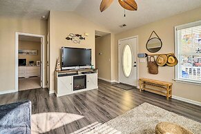 Oak Island Hideaway Hut ~ 1 Mi to Long Beach!