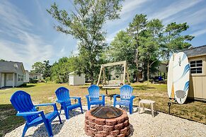 Oak Island Hideaway Hut ~ 1 Mi to Long Beach!