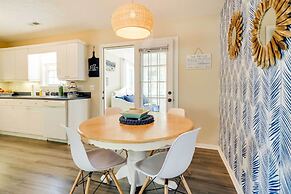 Oak Island Hideaway Hut ~ 1 Mi to Long Beach!