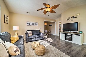 Oak Island Hideaway Hut ~ 1 Mi to Long Beach!