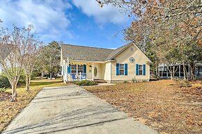 Oak Island Hideaway Hut ~ 1 Mi to Long Beach!