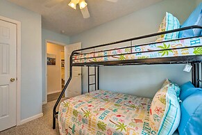 Oak Island Hideaway Hut ~ 1 Mi to Long Beach!