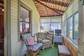 'grandma's Cottage' w/ Sunroom: Walk to Beach