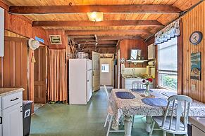 'grandma's Cottage' w/ Sunroom: Walk to Beach