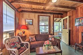 'grandma's Cottage' w/ Sunroom: Walk to Beach