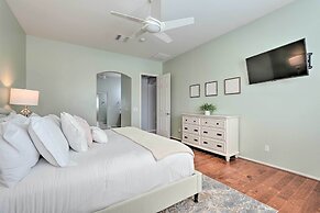 Glendale Getaway w/ Outdoor Pool + Gas Grill!