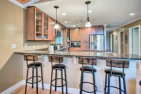 Readfield Retreat w/ Lake Maranacook Views!