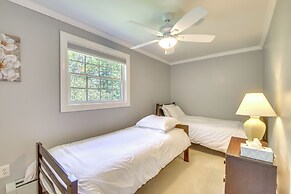 Readfield Retreat w/ Lake Maranacook Views!