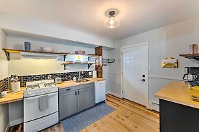 Breezy-chic Apartment - Steps to Geneva Lake!