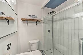 Breezy-chic Apartment - Steps to Geneva Lake!