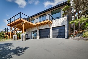 Pacific Penthouse With Sunroom & Ocean Views!