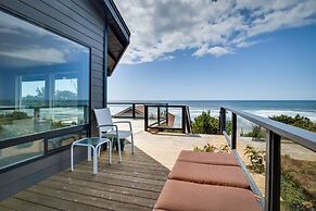 Pacific Penthouse With Sunroom & Ocean Views!