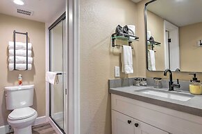 Arizona Condo w/ Community Pool & Hot Tub