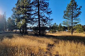 A-frame Munds Park Retreat: 35 Miles to Snowbowl