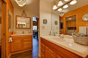 A-frame Munds Park Retreat: 35 Miles to Snowbowl