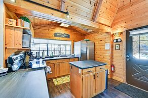 A-frame Munds Park Retreat: 35 Miles to Snowbowl