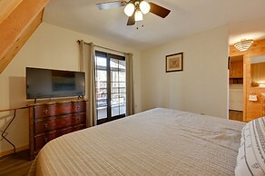 A-frame Munds Park Retreat: 35 Miles to Snowbowl