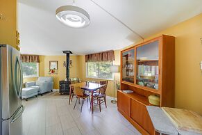 Quaint Vacation Rental w/ Porch in Banner Elk!