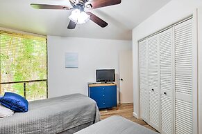 3 Mi to Old Town: Scottsdale Condo w/ Pool & Lake