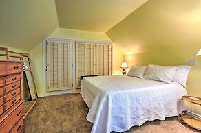 Riverside Tree House Suite w/ Balcony & Grill