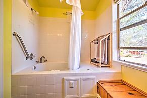 Riverside Tree House Suite w/ Balcony & Grill