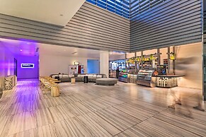 Fort Lauderdale Condo w/ Veranda + Ocean View!