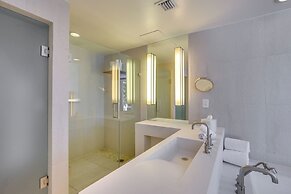 Fort Lauderdale Condo w/ Veranda + Ocean View!