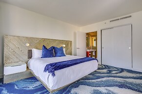 Fort Lauderdale Condo w/ Veranda + Ocean View!