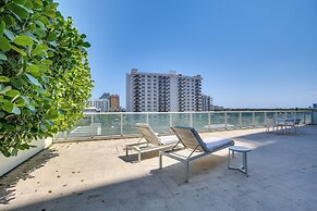 Fort Lauderdale Condo w/ Veranda + Ocean View!