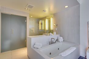 Fort Lauderdale Condo w/ Veranda + Ocean View!