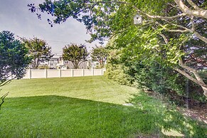 Charming Lewes Townhome w/ Sunroom: 5 Mi to Beach!